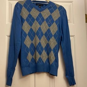 Tommy Hilfiger Men’s V-Neck Sweater, Blue/Grey. checkered front. solid back.